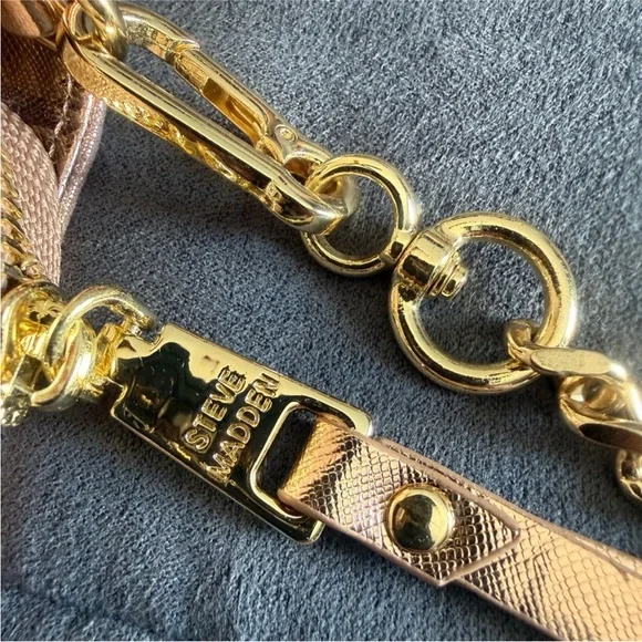 Steve Madden Gold Chain Crossbody Bag - Picture 2 of 9